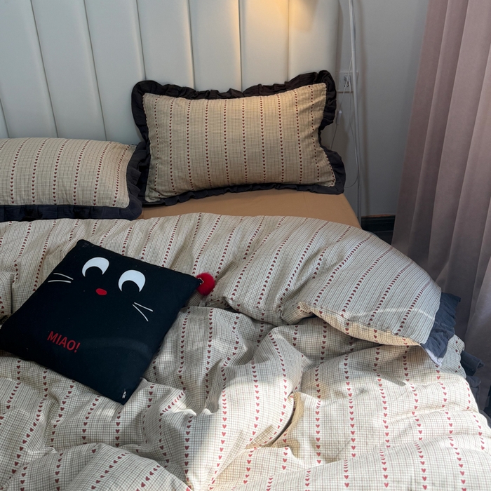 91家纺网 家纺一手货源 找家纺 疆东 【疆东】2026韩版蕾丝花边纯棉全棉双层纱四件套印花纯棉四件套法式赫本木耳花边全棉公主双层纱四件套 爱心咖