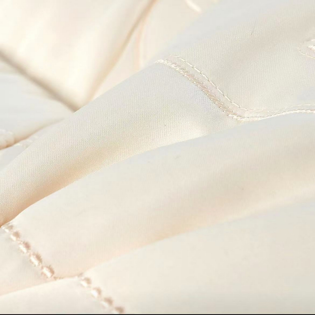 91家纺网 家纺一手货源 找家纺 云熙枕业 2026春夏新款天鹅之恋护颈枕 枕头枕芯 玉色