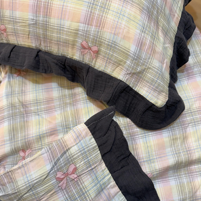 91家纺网 家纺一手货源 找家纺 疆东 【疆东】2026韩版蕾丝花边纯棉全棉双层纱四件套印花纯棉四件套法式赫本木耳花边全棉公主双层纱四件套 蝴蝶结粉