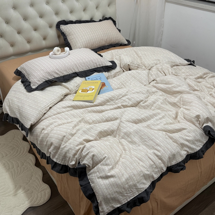 91家纺网 家纺一手货源 找家纺 疆东 【疆东】2026韩版蕾丝花边纯棉全棉双层纱四件套印花纯棉四件套法式赫本木耳花边全棉公主双层纱四件套 竖条纹咖