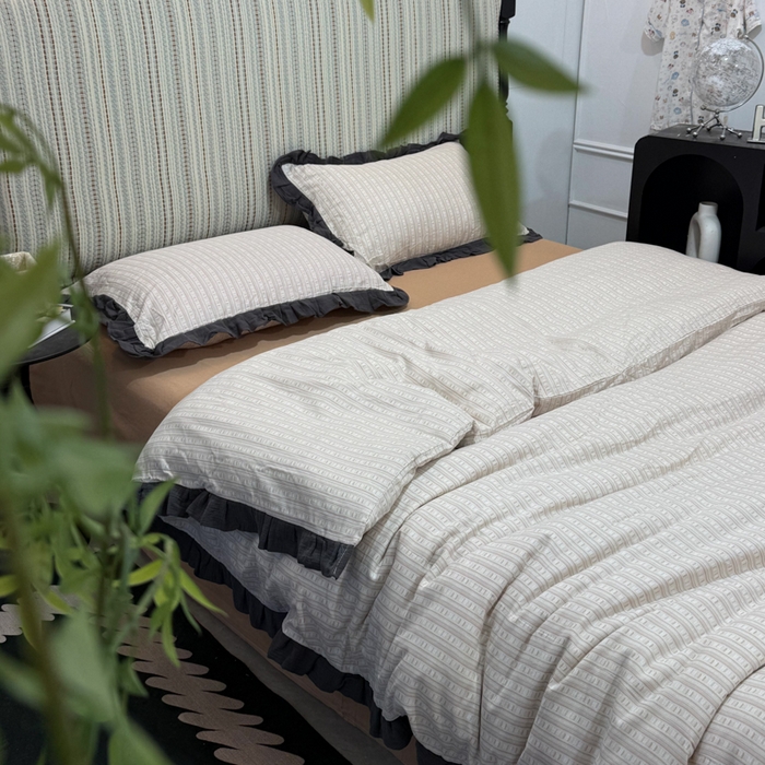 91家纺网 家纺一手货源 找家纺 疆东 【疆东】2026韩版蕾丝花边纯棉全棉双层纱四件套印花纯棉四件套法式赫本木耳花边全棉公主双层纱四件套 竖条纹咖