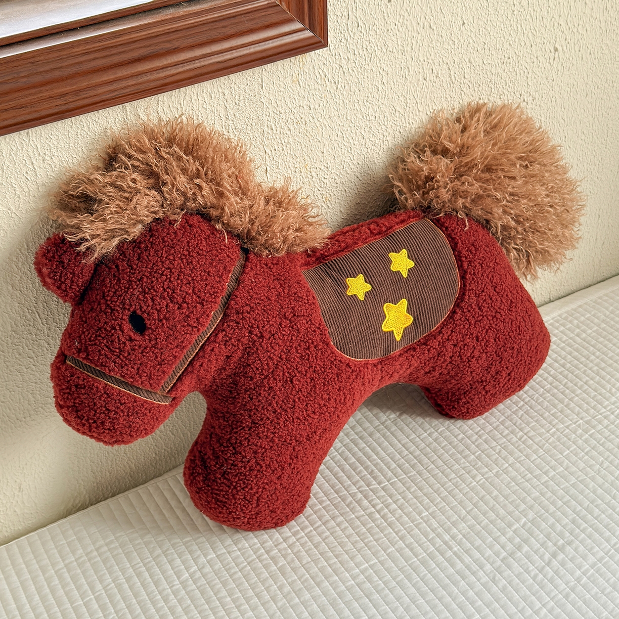 91家纺网 家纺一手货源 找家纺 （总）贵夫人 2026新款萌趣简约星星小马抱枕（券后控价不得低于69元，专版专利，仿款必究）