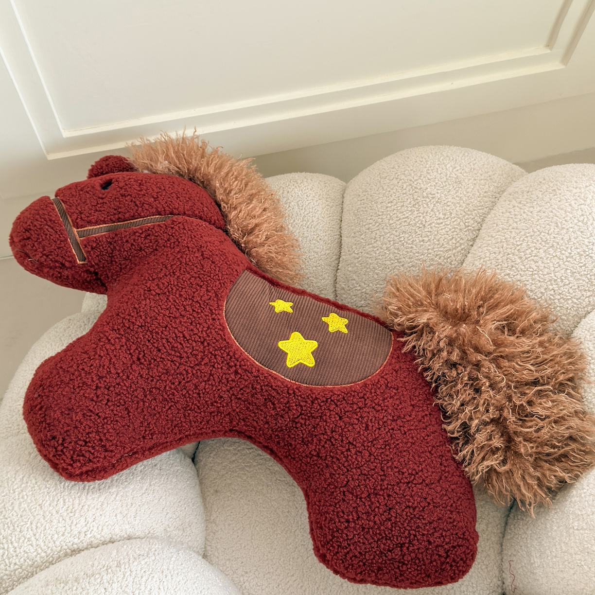 91家纺网 家纺一手货源 找家纺 （总）贵夫人 2026新款萌趣简约星星小马抱枕（券后控价不得低于69元，专版专利，仿款必究）