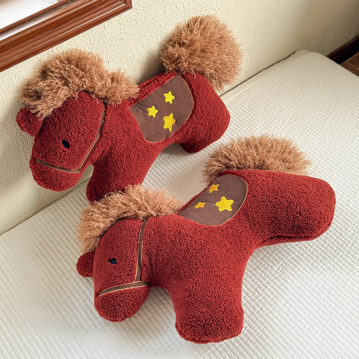 91家纺网 家纺一手货源 找家纺 （总）贵夫人 2026新款萌趣简约星星小马抱枕（券后控价不得低于69元，专版专利，仿款必究）