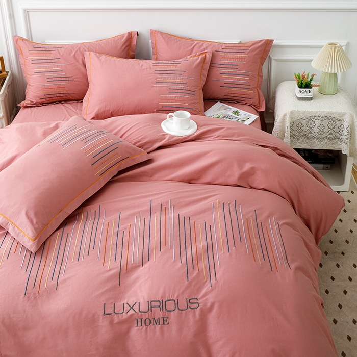 91家纺网 家纺一手货源 找家纺 疆东 疆东2026年纯色高端轻奢长绒棉纯棉全棉刺绣四件套简约素色匹马棉全棉纯棉刺绣花四件套被套床单套件 豆沙红