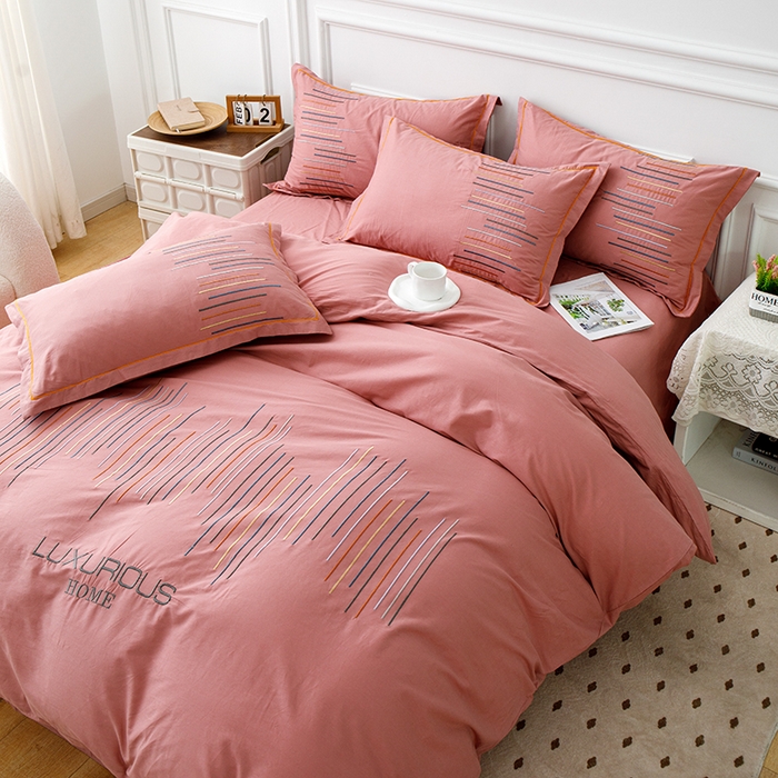 91家纺网 家纺一手货源 找家纺 疆东 疆东2026年纯色高端轻奢长绒棉纯棉全棉刺绣四件套简约素色匹马棉全棉纯棉刺绣花四件套被套床单套件 豆沙红