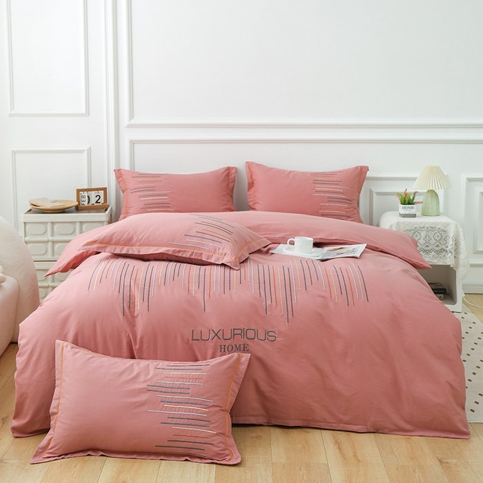 91家纺网 家纺一手货源 找家纺 疆东 疆东2026年纯色高端轻奢长绒棉纯棉全棉刺绣四件套简约素色匹马棉全棉纯棉刺绣花四件套被套床单套件 豆沙红