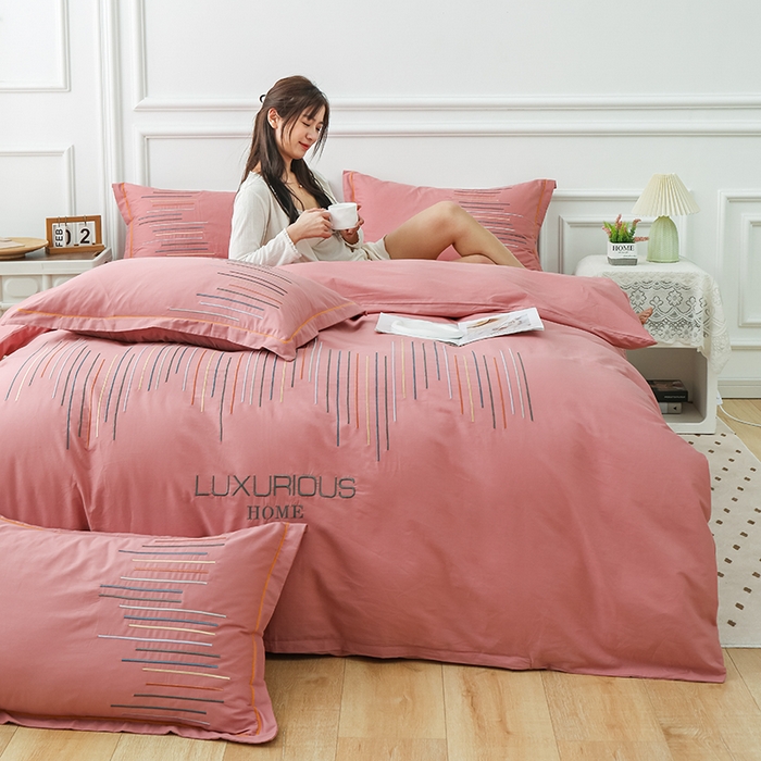 91家纺网 家纺一手货源 找家纺 疆东 疆东2026年纯色高端轻奢长绒棉纯棉全棉刺绣四件套简约素色匹马棉全棉纯棉刺绣花四件套被套床单套件 豆沙红