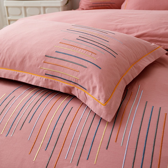 91家纺网 家纺一手货源 找家纺 疆东 疆东2026年纯色高端轻奢长绒棉纯棉全棉刺绣四件套简约素色匹马棉全棉纯棉刺绣花四件套被套床单套件 豆沙红