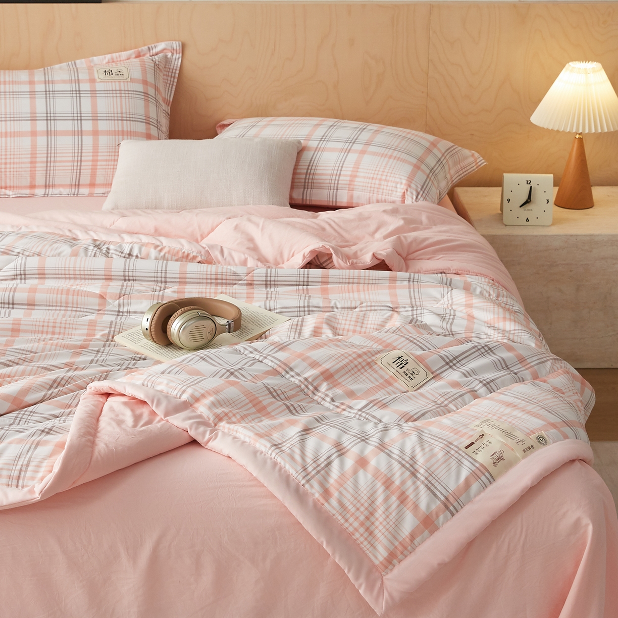 91家纺网 家纺一手货源 找家纺 帕芬鸟家纺 2026新款100%棉花夏凉被空调被夏被四件套-格子系列 格韵粉