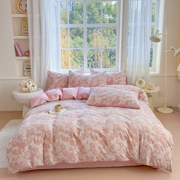 91家纺网 家纺一手货源 找家纺 疆东 疆东2026新款60支A类全棉长绒棉纯棉色织大提花四件套水洗全棉纯棉厚织色织提花肌理被套四件套单品 春序粉