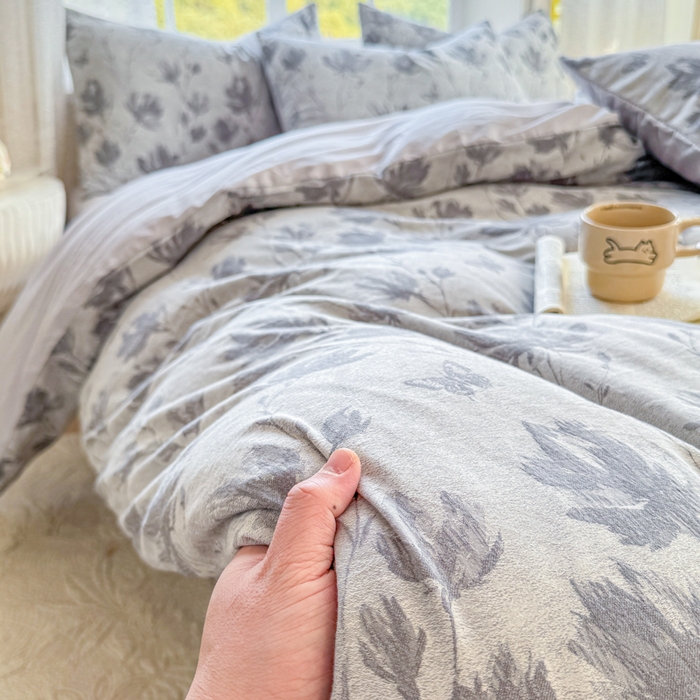 91家纺网 家纺一手货源 找家纺 疆东 疆东2026新款60支A类全棉长绒棉纯棉色织大提花四件套水洗全棉纯棉厚织色织提花肌理被套四件套单品 南枝灰