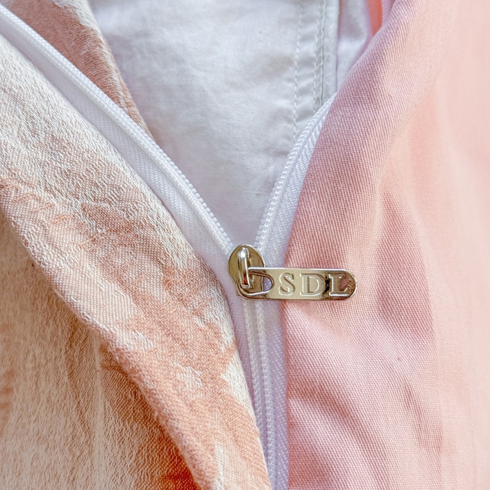 91家纺网 家纺一手货源 找家纺 疆东 疆东2026新款60支A类全棉长绒棉纯棉色织大提花四件套水洗全棉纯棉厚织色织提花肌理被套四件套单品 南枝粉