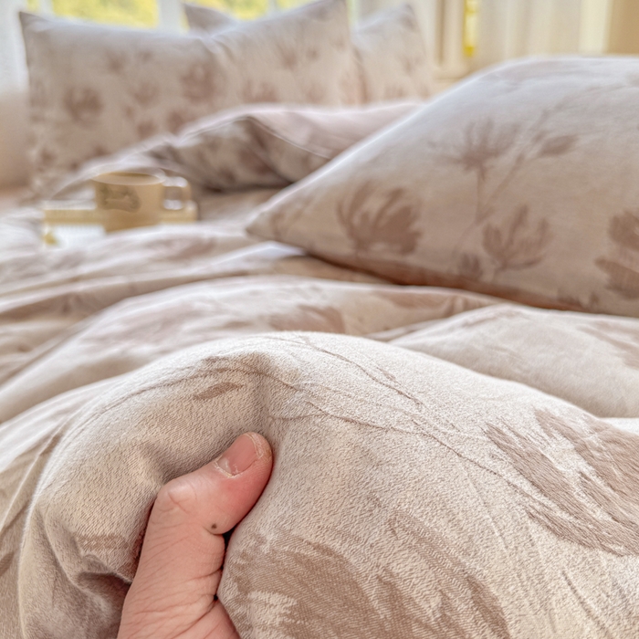 91家纺网 家纺一手货源 找家纺 疆东 疆东2026新款60支A类全棉长绒棉纯棉色织大提花四件套水洗全棉纯棉厚织色织提花肌理被套四件套单品 南枝咖