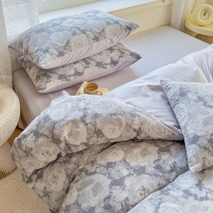 91家纺网 家纺一手货源 找家纺 疆东 疆东2026新款60支A类全棉长绒棉纯棉色织大提花四件套水洗全棉纯棉厚织色织提花肌理被套四件套单品 云裳灰