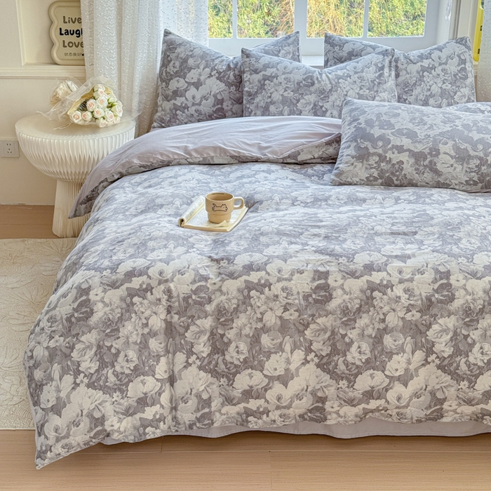 91家纺网 家纺一手货源 找家纺 疆东 疆东2026新款60支A类全棉长绒棉纯棉色织大提花四件套水洗全棉纯棉厚织色织提花肌理被套四件套单品 春序灰