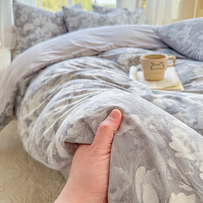 91家纺网 家纺一手货源 找家纺 疆东 疆东2026新款60支A类全棉长绒棉纯棉色织大提花四件套水洗全棉纯棉厚织色织提花肌理被套四件套单品 春序灰