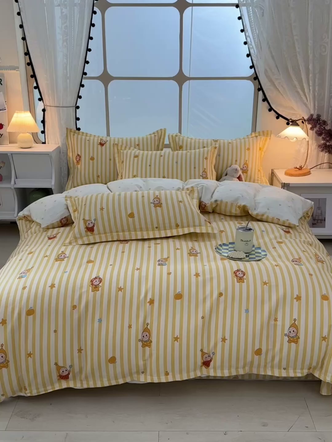 91家纺网 家纺一手货源 找家纺 绘萱家居 2026直播爆款一字绣吊边款纯棉100%全棉四件套印花百分百（喷气高品质）条纹萌星