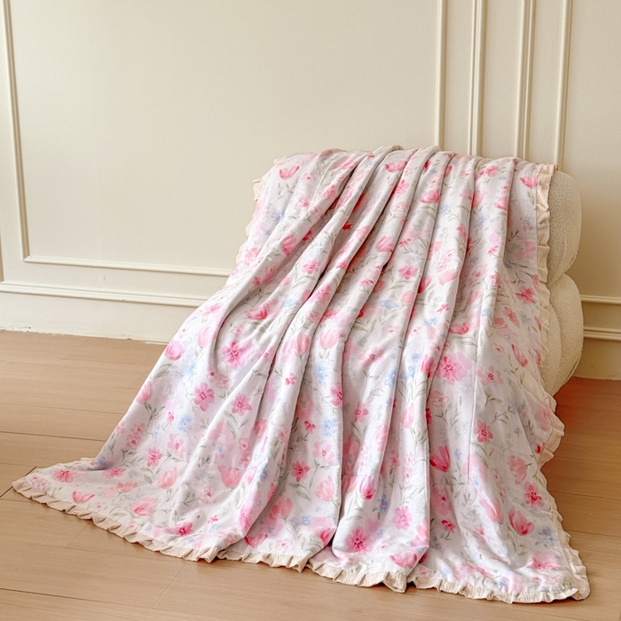 91家纺网 家纺一手货源 找家纺 疆东 2026新款韩版花边A类全棉双层纱单夏被 配包装 春日颂