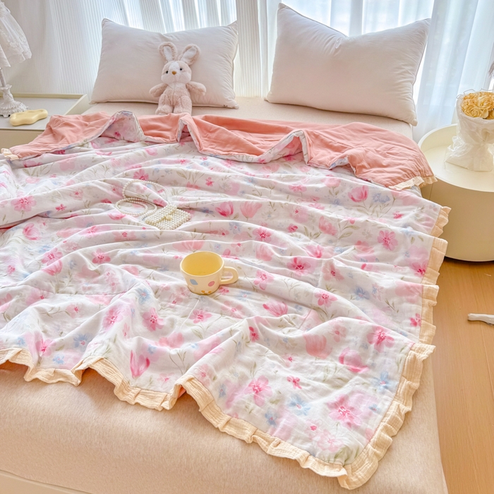 91家纺网 家纺一手货源 找家纺 疆东 2026新款韩版花边A类全棉双层纱单夏被 配包装 春日颂