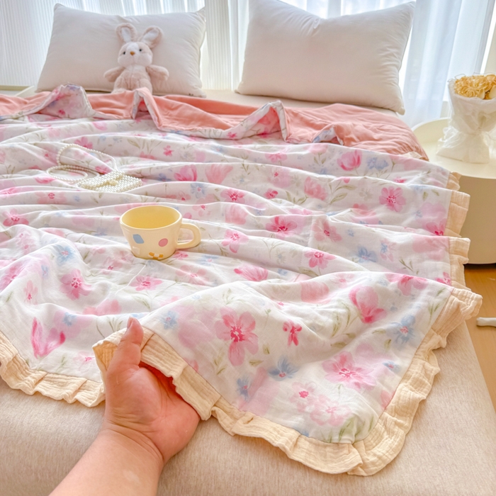 91家纺网 家纺一手货源 找家纺 疆东 2026新款韩版花边A类全棉双层纱单夏被 配包装 春日颂