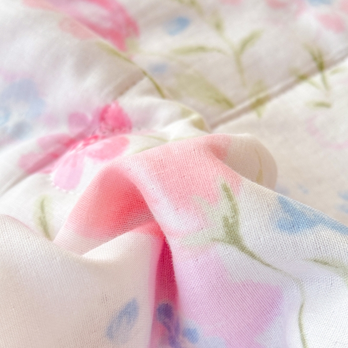 91家纺网 家纺一手货源 找家纺 疆东 2026新款韩版花边A类全棉双层纱单夏被 配包装 春日颂