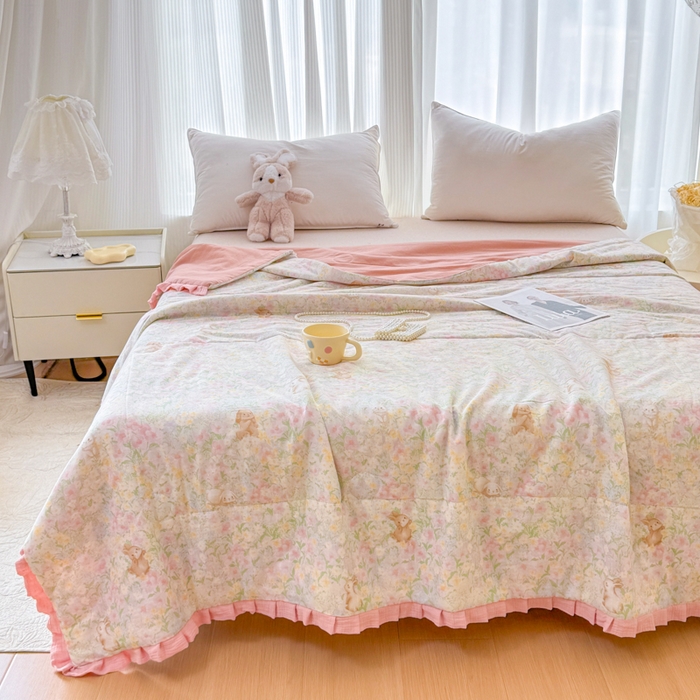 91家纺网 家纺一手货源 找家纺 疆东 2026新款韩版花边A类全棉双层纱单夏被 配包装 花园小兔