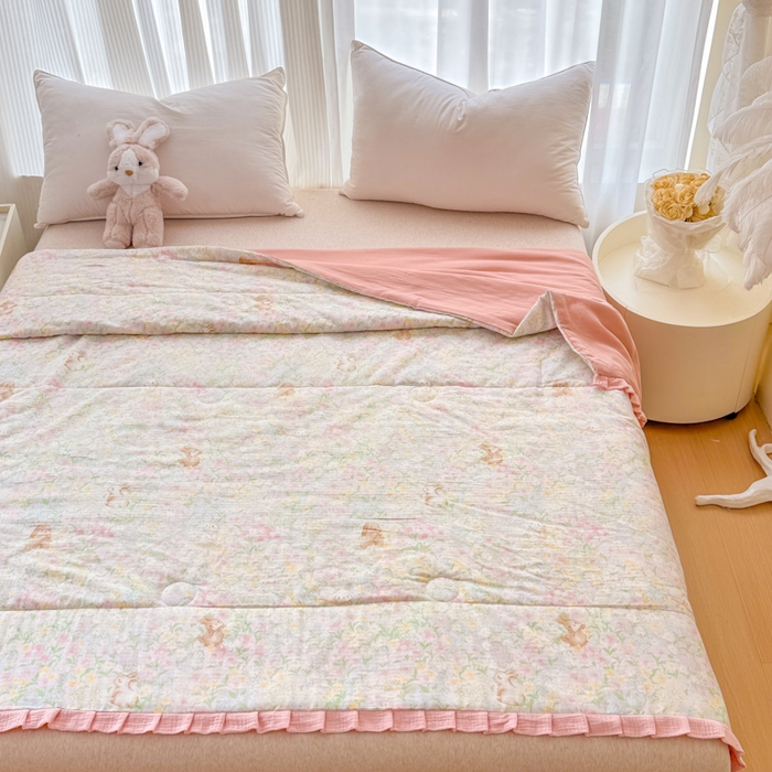 91家纺网 家纺一手货源 找家纺 疆东 2026新款韩版花边A类全棉双层纱单夏被 配包装 花园小兔