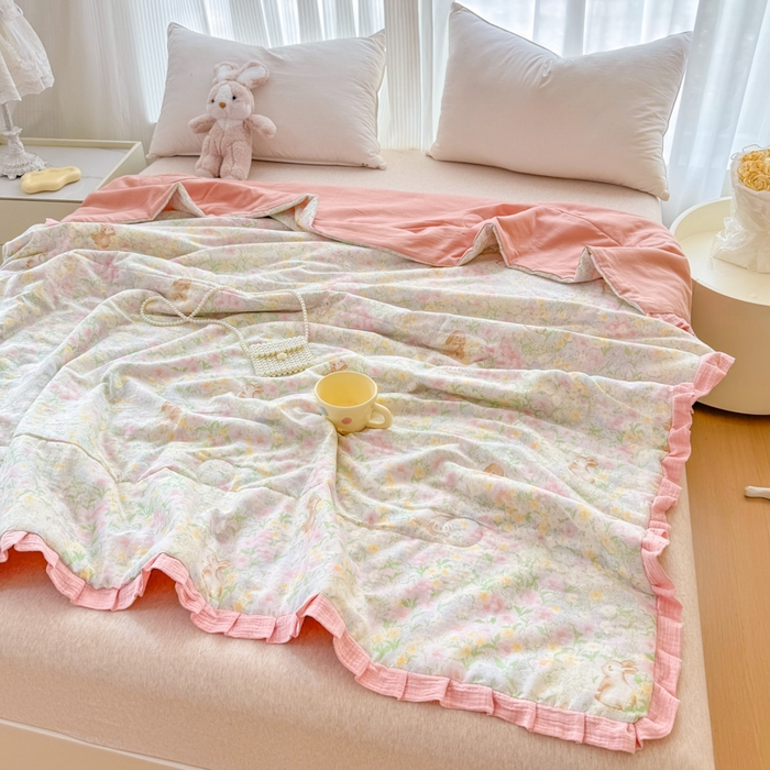 91家纺网 家纺一手货源 找家纺 疆东 2026新款韩版花边A类全棉双层纱单夏被 配包装 花园小兔