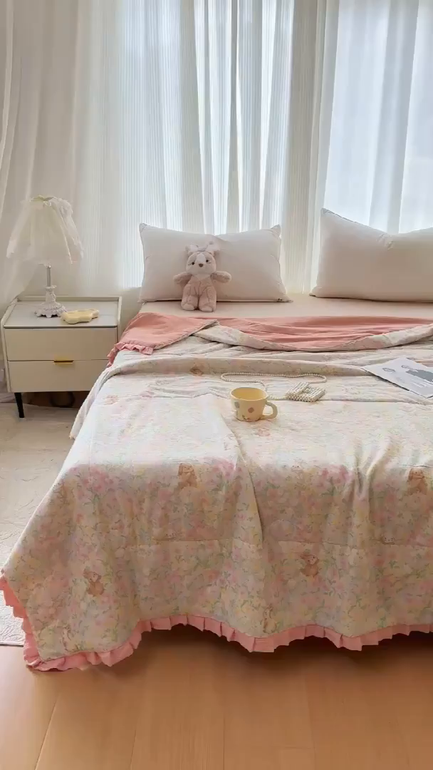 91家纺网 家纺一手货源 找家纺 疆东 2026新款韩版花边A类全棉双层纱单夏被 配包装 花园小兔