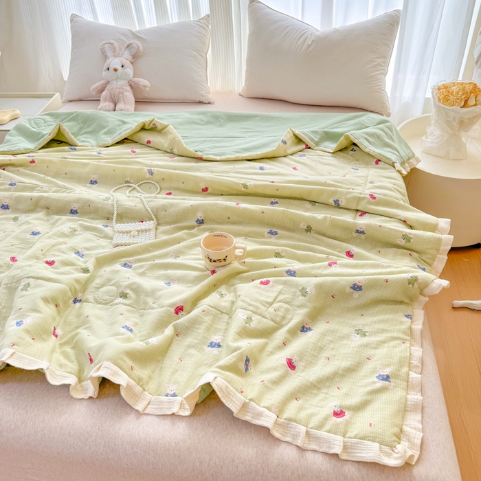 91家纺网 家纺一手货源 找家纺 疆东 2026新款韩版花边A类全棉双层纱单夏被 配包装 领带小熊