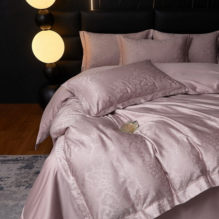 91家纺网 家纺一手货源 找家纺 金纱玉纺家纺 2026春夏新款全棉纯棉提花工艺四件套 豹纹蝶舞-紫豆沙