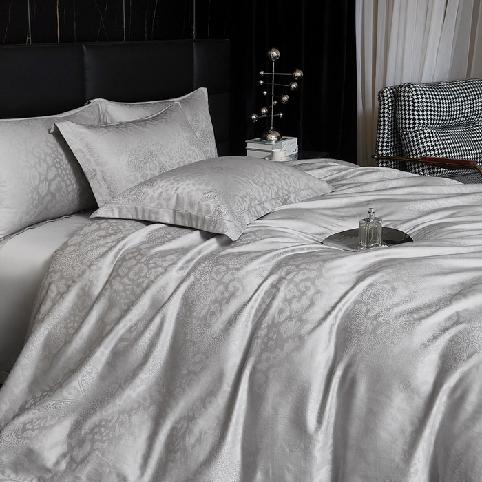 91家纺网 家纺一手货源 找家纺 金纱玉纺家纺 2026春夏新款全棉纯棉提花工艺四件套 豹纹蝶舞-亚麻灰