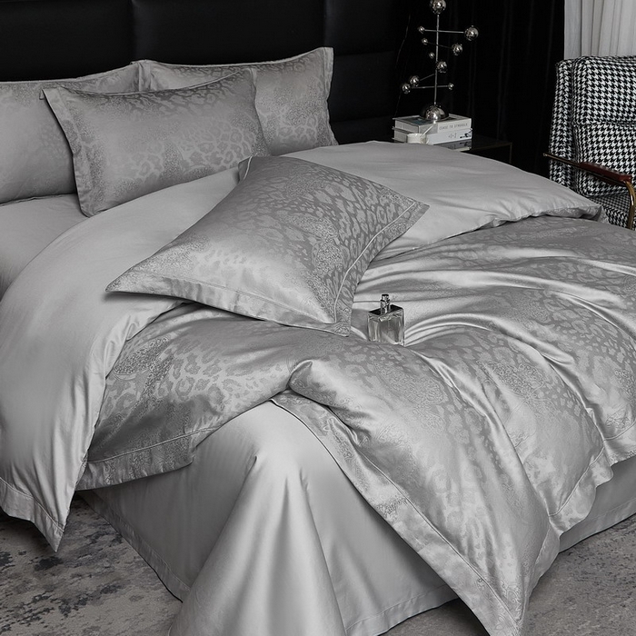 91家纺网 家纺一手货源 找家纺 金纱玉纺家纺 2026春夏新款全棉纯棉提花工艺四件套 豹纹蝶舞-亚麻灰