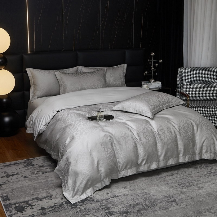 91家纺网 家纺一手货源 找家纺 金纱玉纺家纺 2026春夏新款全棉纯棉提花工艺四件套 豹纹蝶舞-亚麻灰