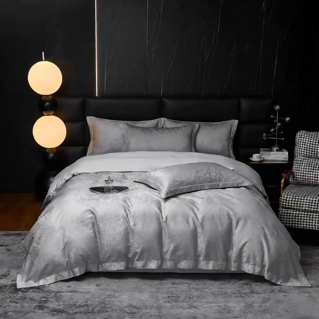 91家纺网 家纺一手货源 找家纺 金纱玉纺家纺 2026春夏新款全棉纯棉提花工艺四件套 豹纹蝶舞-亚麻灰