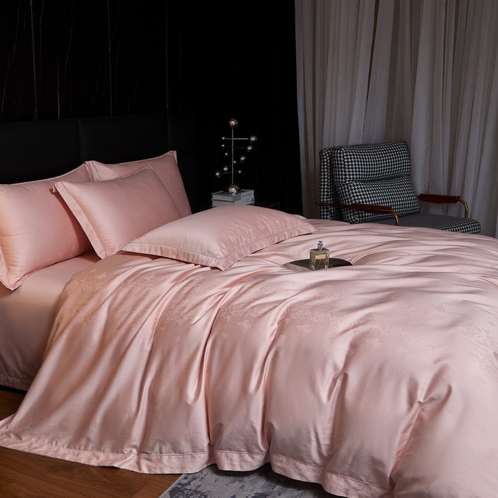 91家纺网 家纺一手货源 找家纺 金纱玉纺家纺 2026春夏新款全棉纯棉提花工艺四件套 花间私语-初恋粉