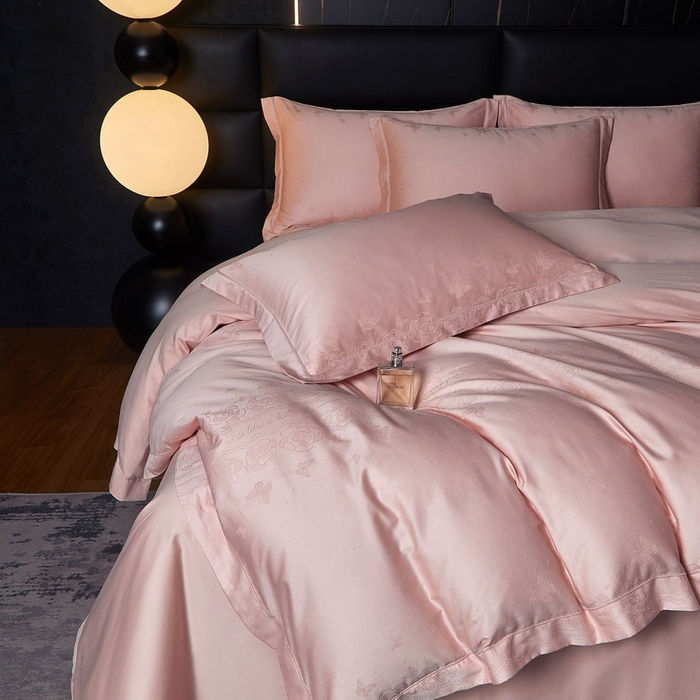 91家纺网 家纺一手货源 找家纺 金纱玉纺家纺 2026春夏新款全棉纯棉提花工艺四件套 花间私语-初恋粉