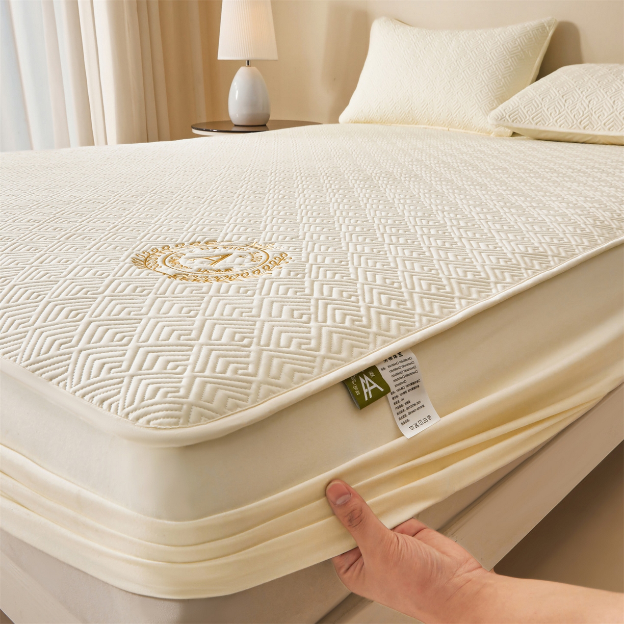 91家纺网 家纺一手货源 找家纺 居眠 2026新款防水夹棉床笠-云梦系列 云梦-白