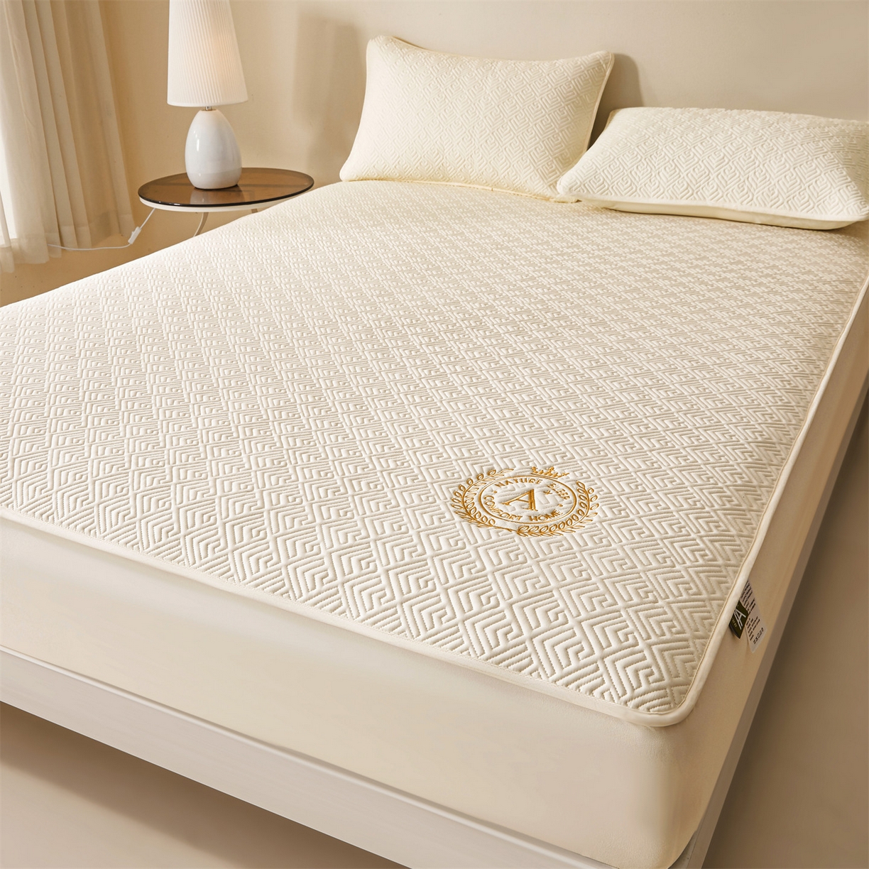 91家纺网 家纺一手货源 找家纺 居眠 2026新款防水夹棉床笠-云梦系列 云梦-白