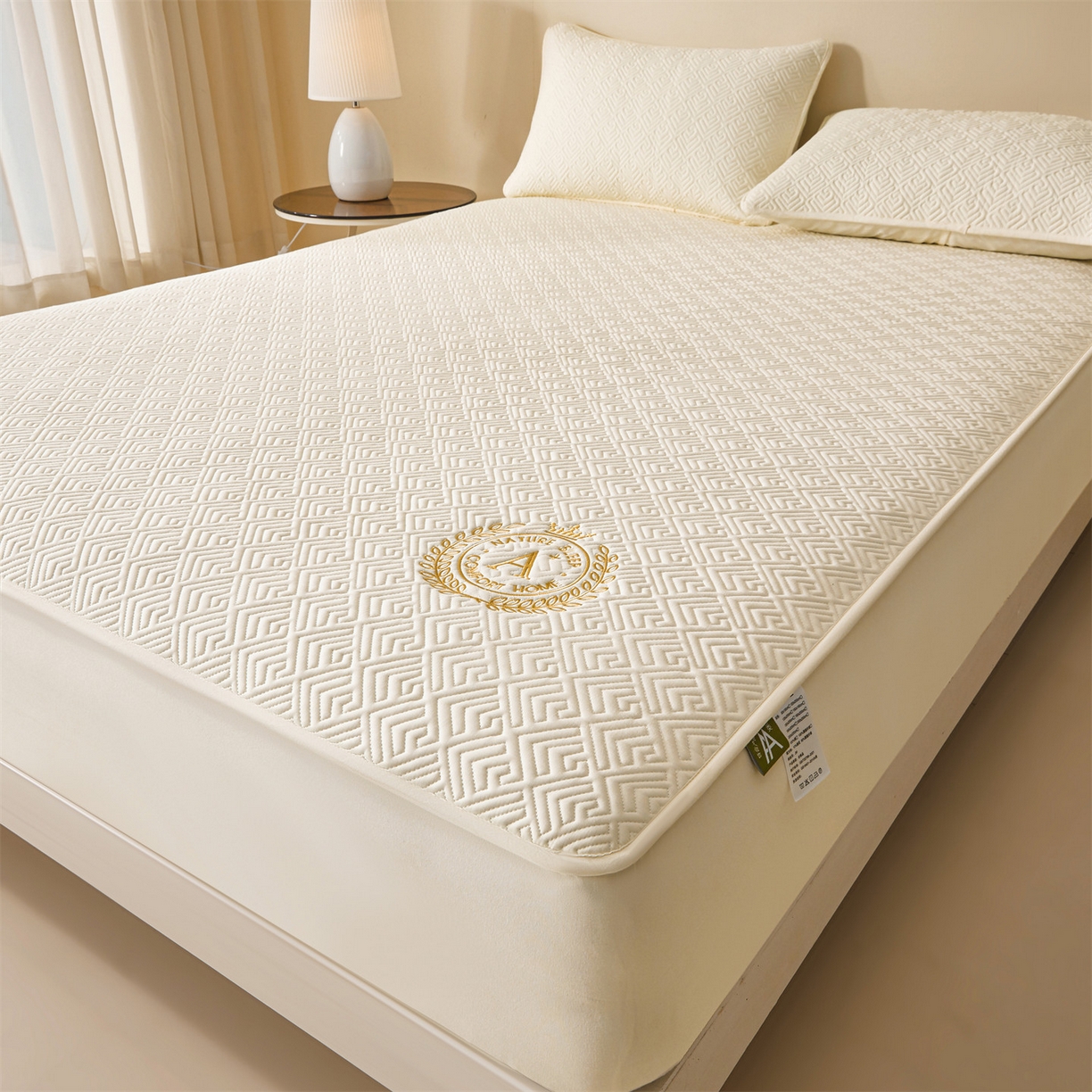 91家纺网 家纺一手货源 找家纺 居眠 2026新款防水夹棉床笠-云梦系列 云梦-白