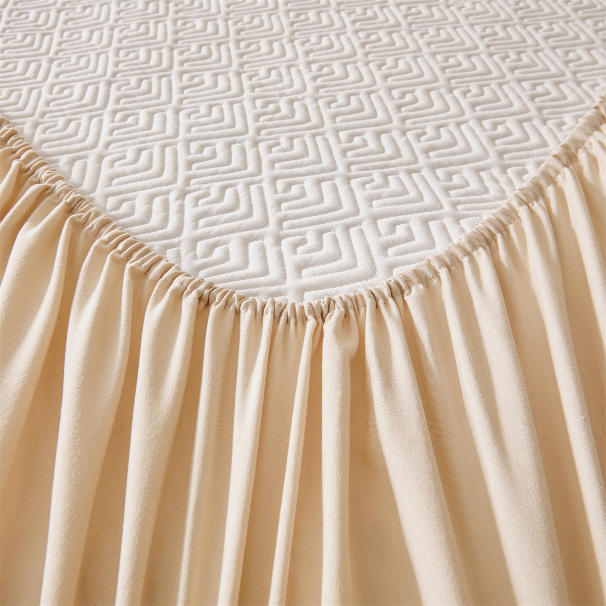 91家纺网 家纺一手货源 找家纺 居眠 2026新款防水夹棉床笠-云梦系列 云梦-卡