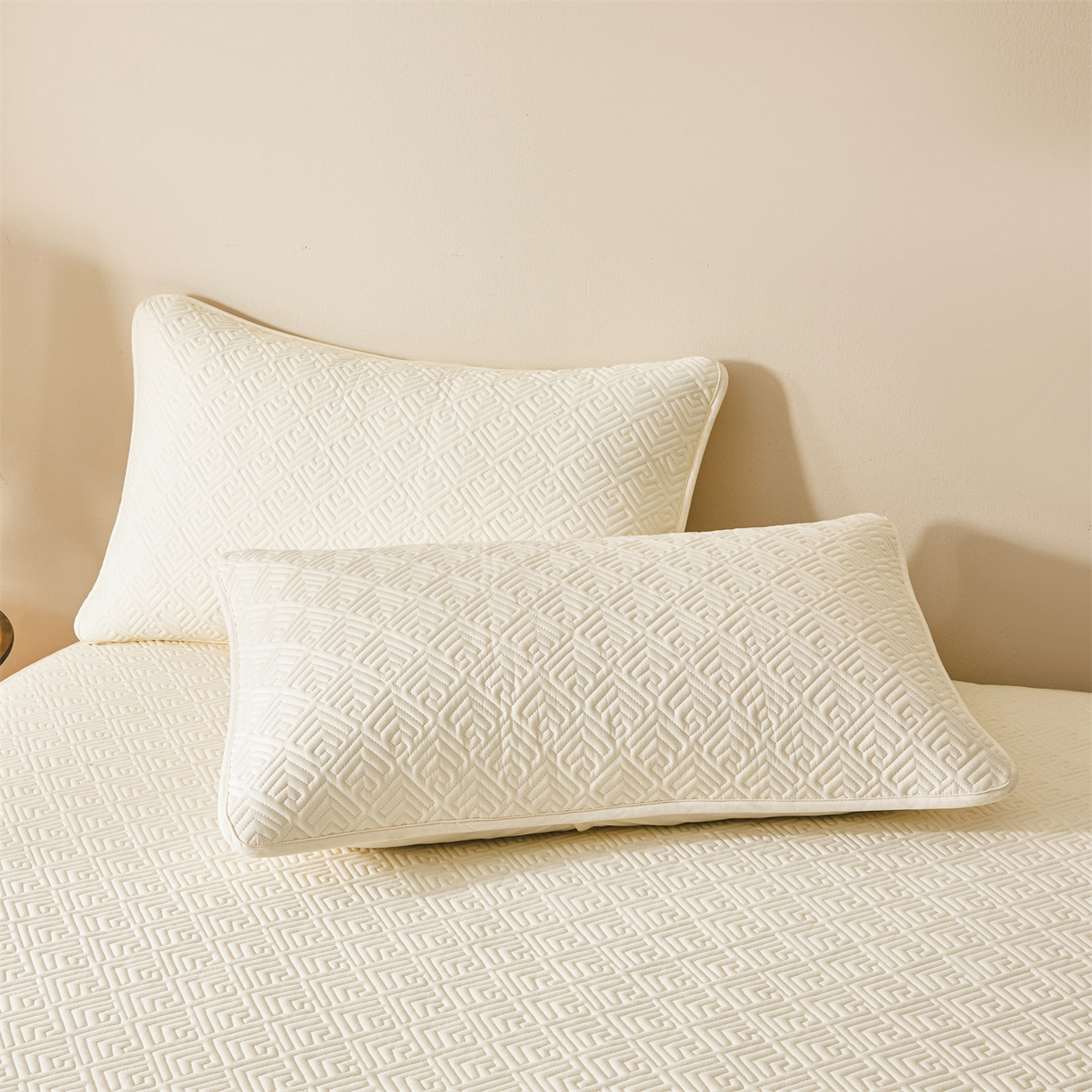 91家纺网 家纺一手货源 找家纺 居眠 2026新款防水夹棉床笠-云梦系列 云梦-白