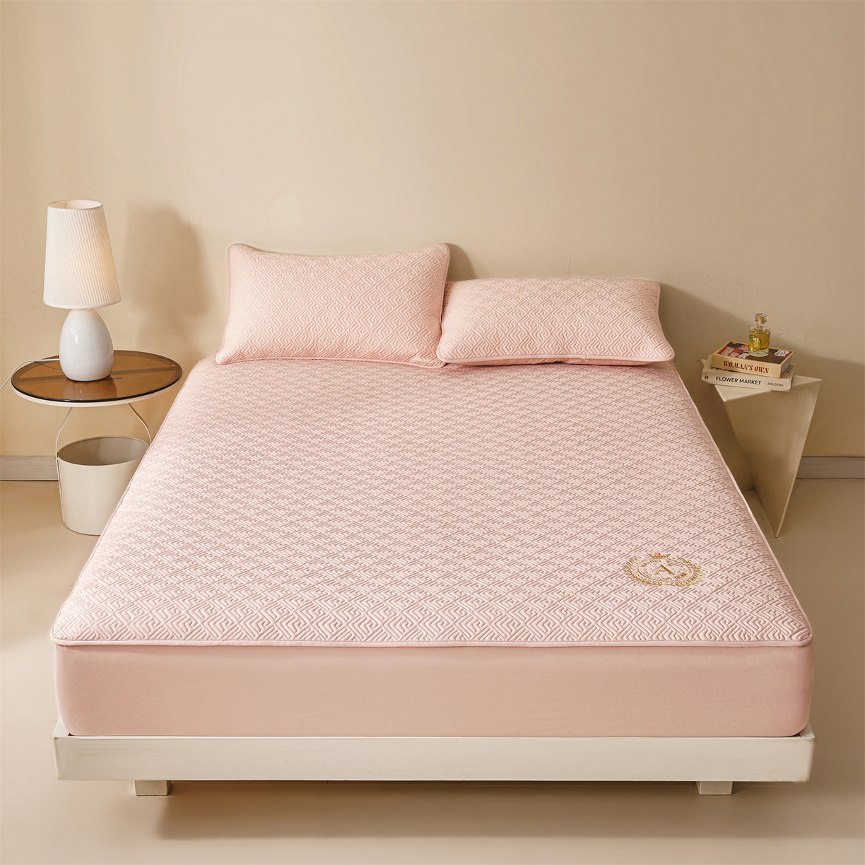 91家纺网 家纺一手货源 找家纺 居眠 2026新款防水夹棉床笠-云梦系列 云梦-粉