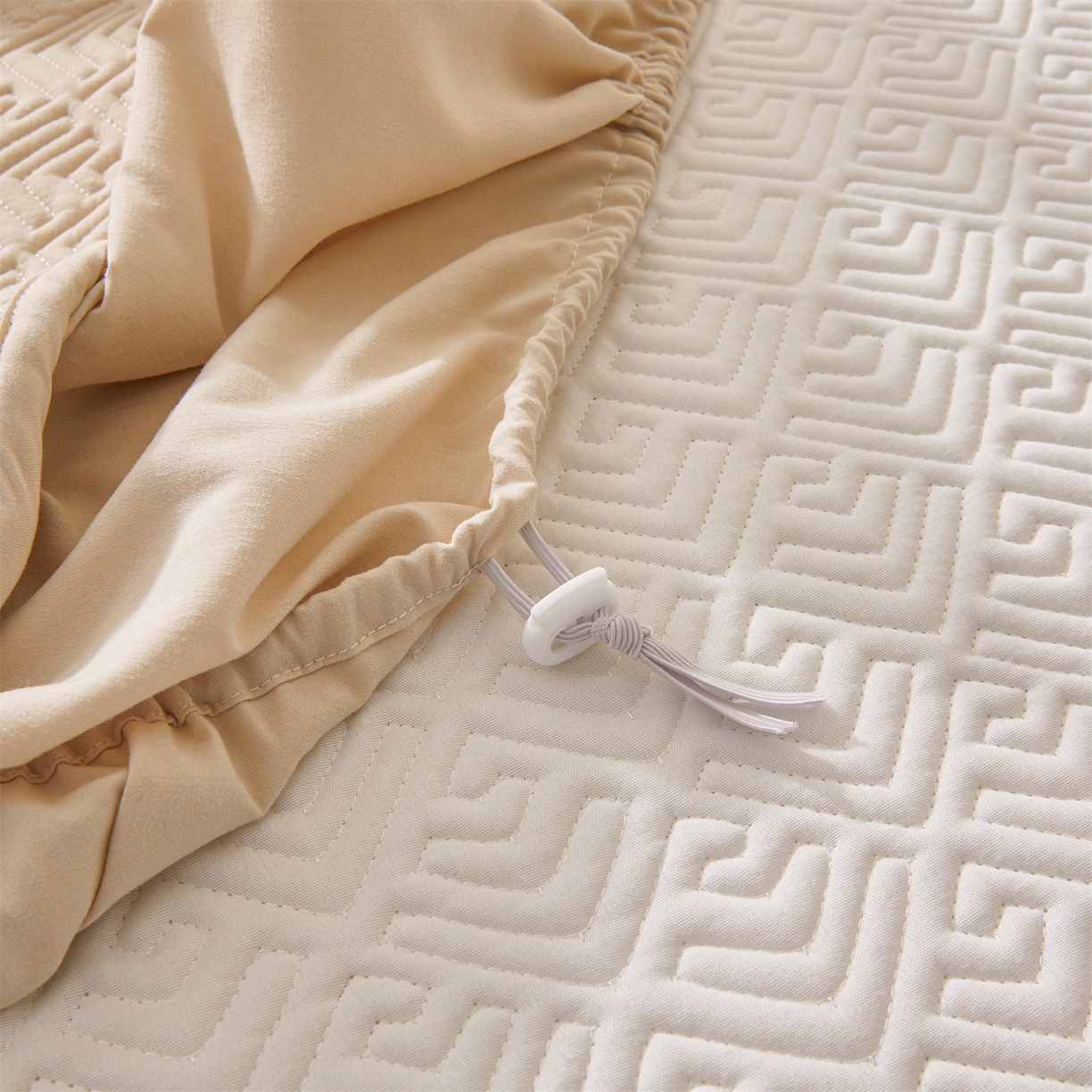 91家纺网 家纺一手货源 找家纺 居眠 2026新款防水夹棉床笠-云梦系列 云梦-卡