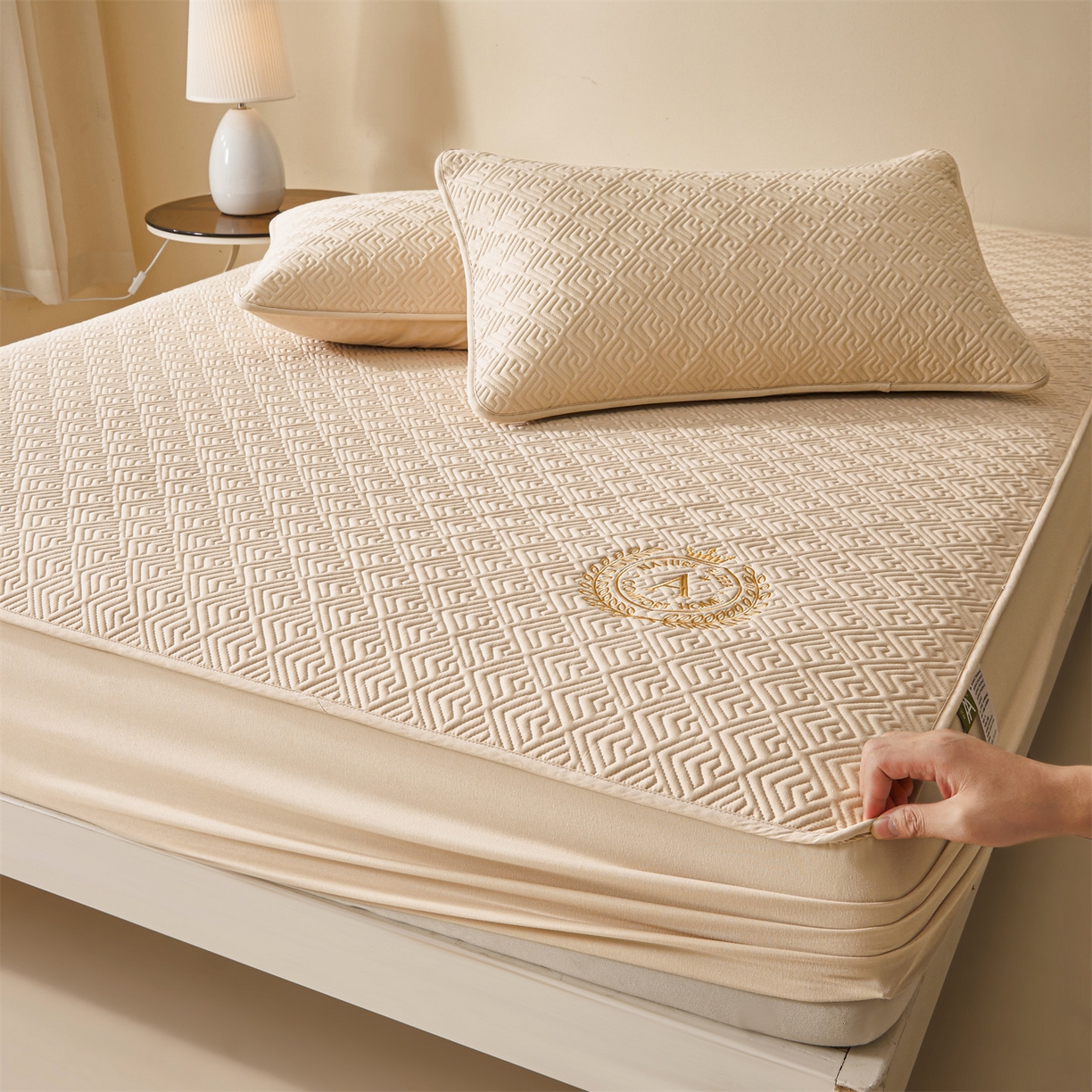 91家纺网 家纺一手货源 找家纺 居眠 2026新款防水夹棉床笠-云梦系列 云梦-卡