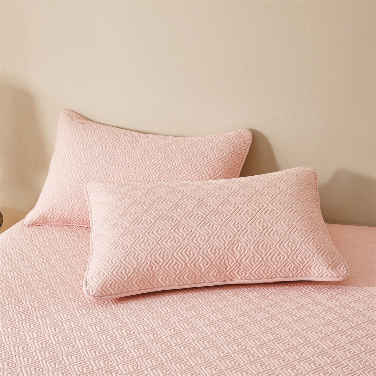 91家纺网 家纺一手货源 找家纺 居眠 2026新款防水夹棉床笠-云梦系列 云梦-粉