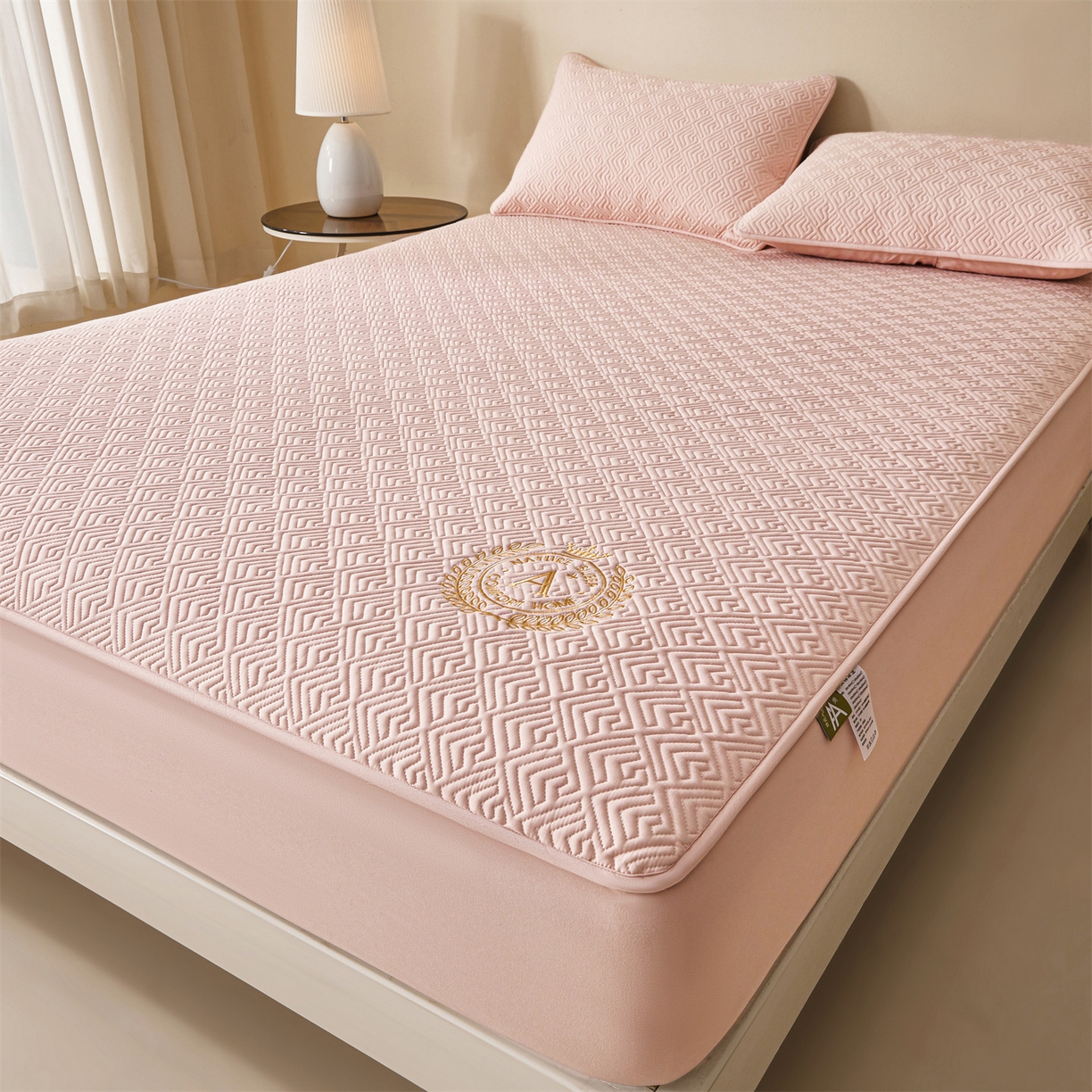 91家纺网 家纺一手货源 找家纺 居眠 2026新款防水夹棉床笠-云梦系列 云梦-粉