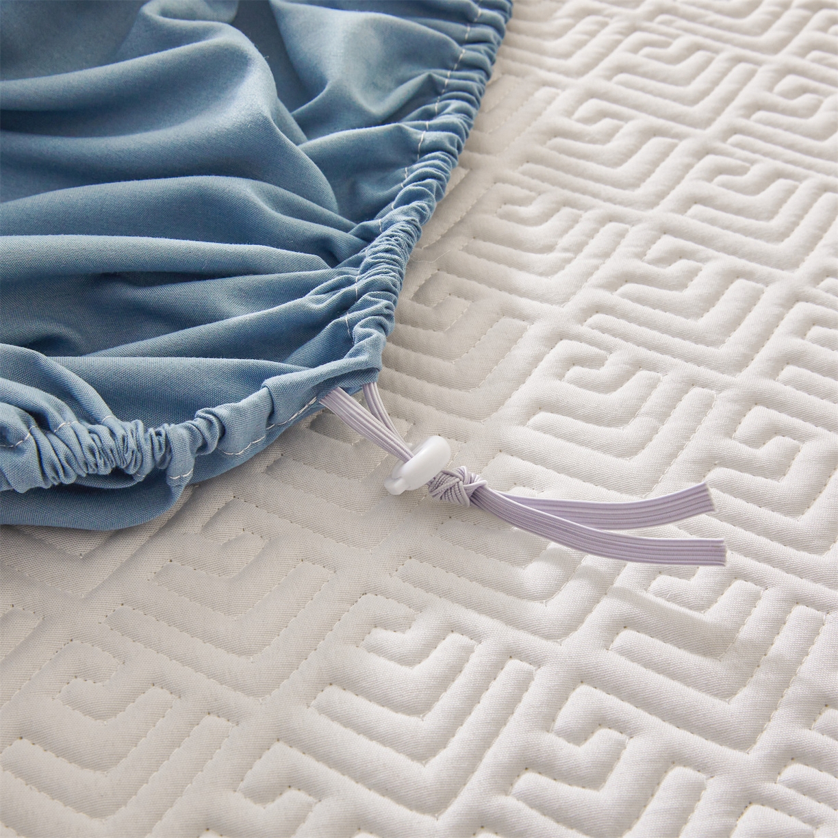 91家纺网 家纺一手货源 找家纺 居眠 2026新款防水夹棉床笠-云梦系列 云梦-蓝