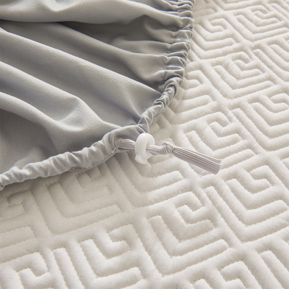 91家纺网 家纺一手货源 找家纺 居眠 2026新款防水夹棉床笠-云梦系列 云梦-灰